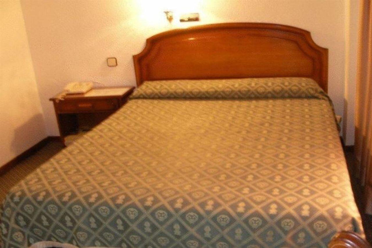 Senorial Hotel Madrid Bagian luar foto