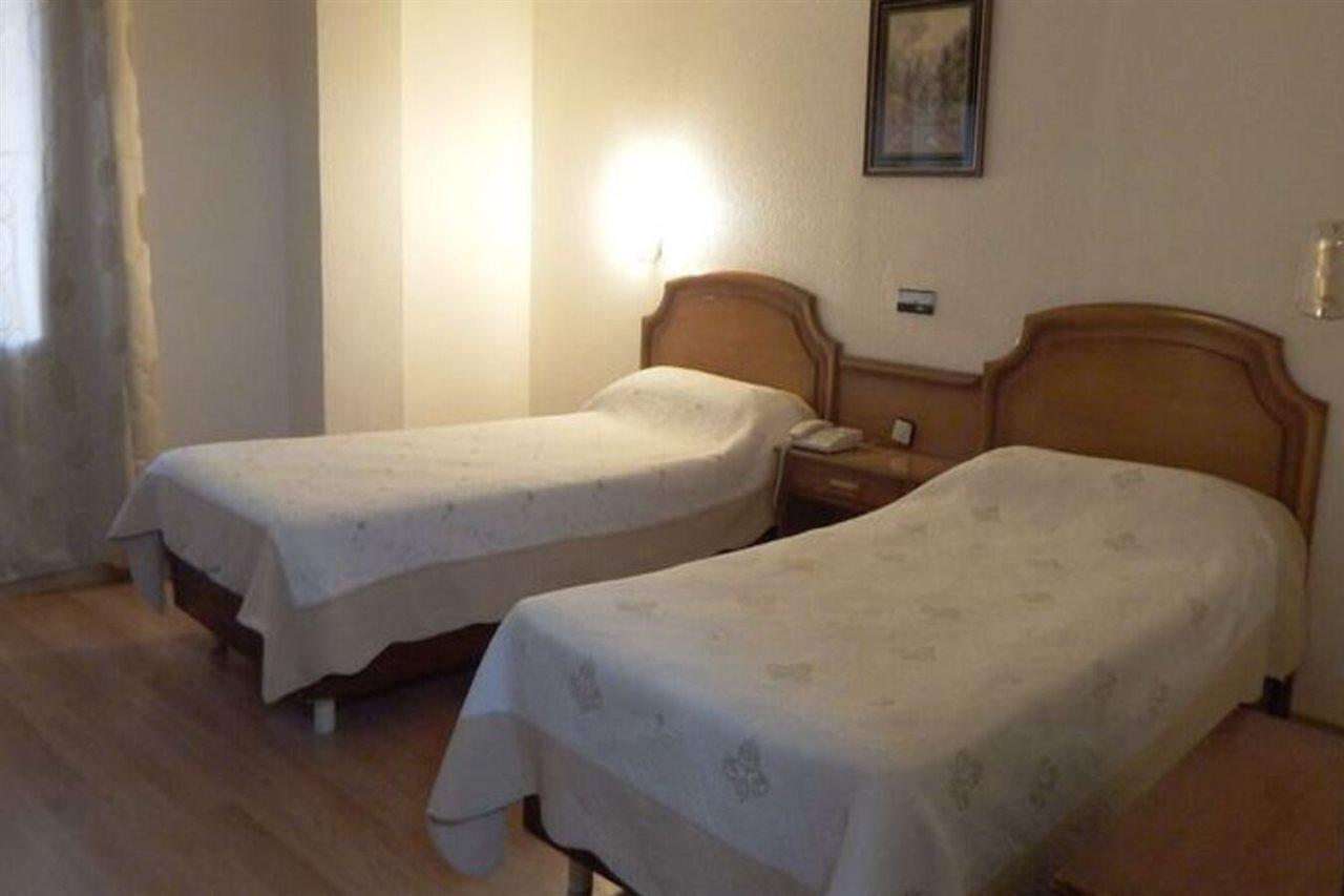 Senorial Hotel Madrid Bagian luar foto