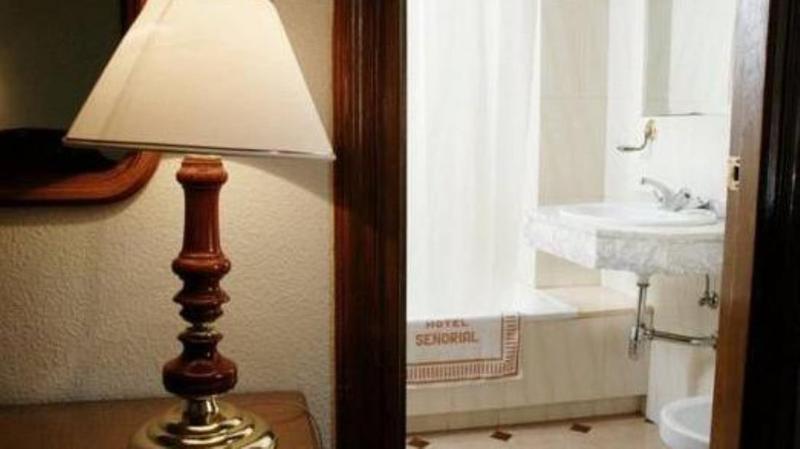 Senorial Hotel Madrid Bagian luar foto