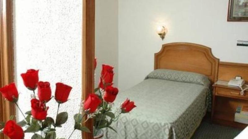Senorial Hotel Madrid Bagian luar foto