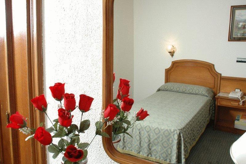 Senorial Hotel Madrid Ruang foto