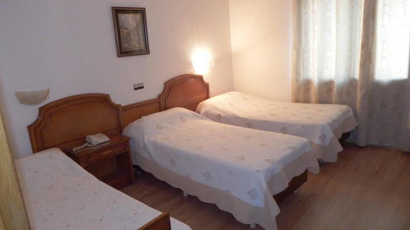 Senorial Hotel Madrid Bagian luar foto
